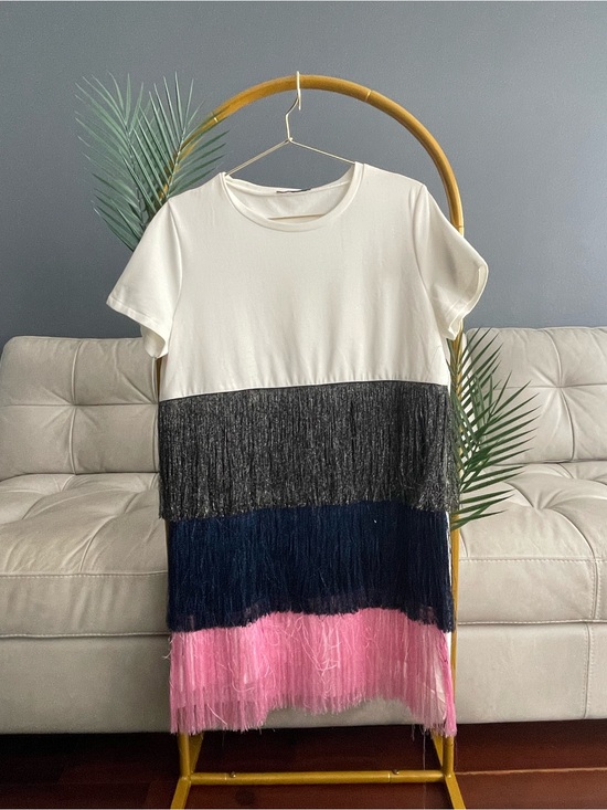 Zara Dresses & Skirts - Zara Off-White Crewneck Short-Sleeve Dress